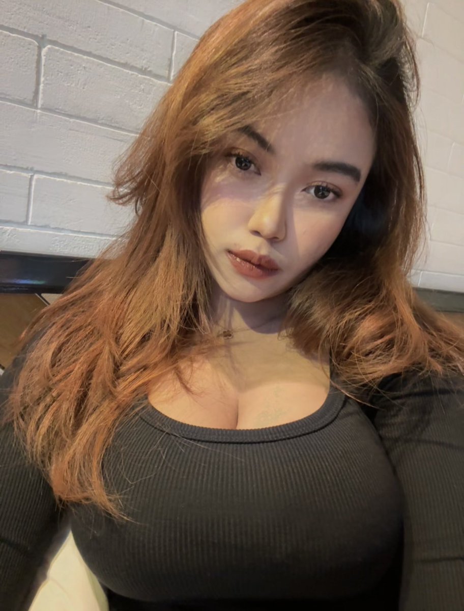 ssssalsaaa's tweet photo. quick selfie https://t.co/4jwGdE2CnE