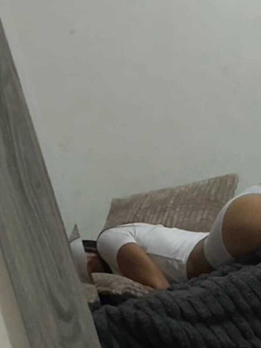 chasss7271's tweet photo. Mientras el novio duerme la puta sale a divertirse cojiendo con otros https://t.co/XXXAEt8YkV