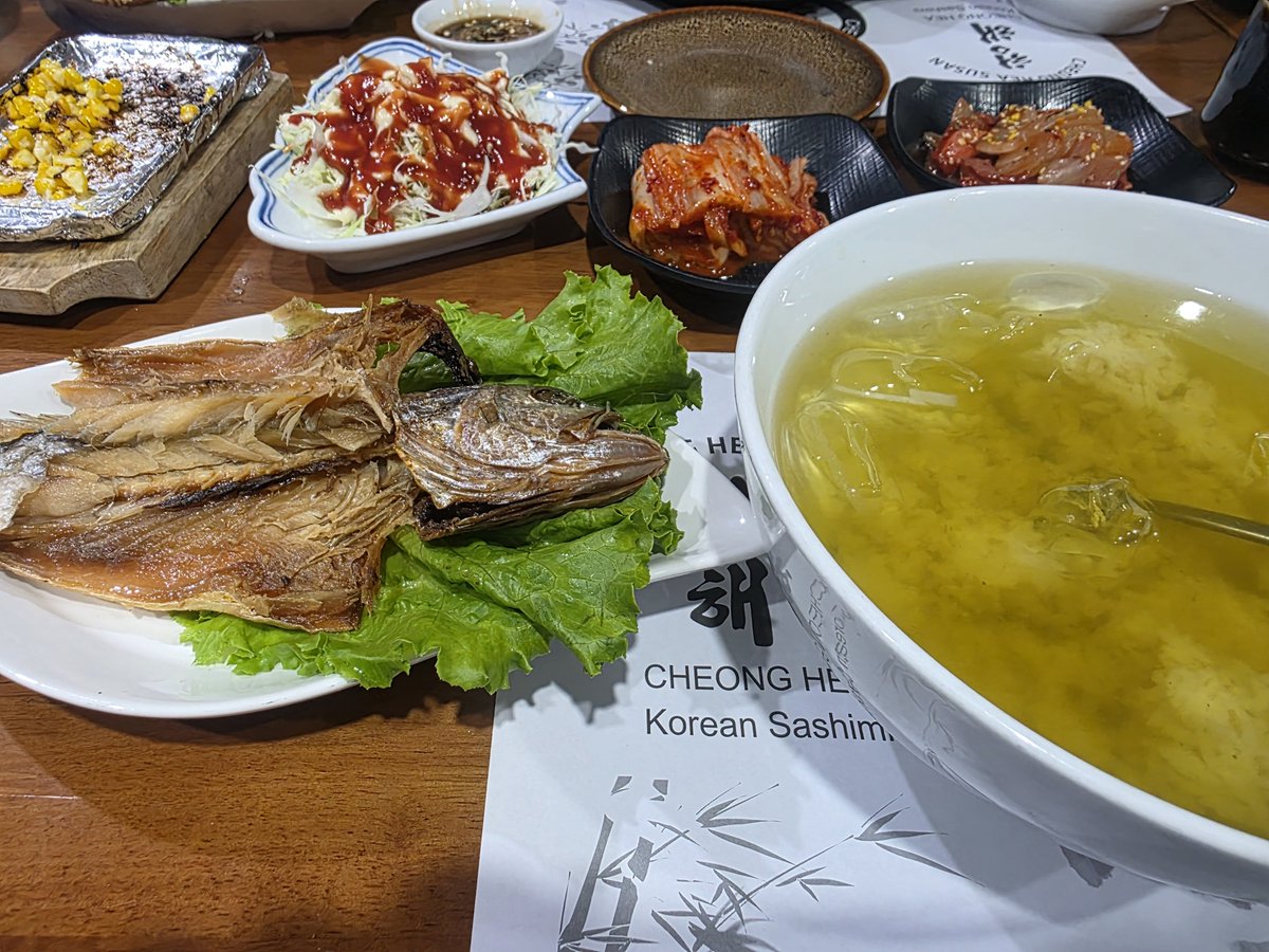 vietnamnoja's tweet photo. ■ 베트남 외노자 점심

    오늘은 친구들이랑 보리굴비 
    먹으러 왔네요...

    액친님들 오후도 파이팅 입니다.. https://t.co/4YF3GOjdra