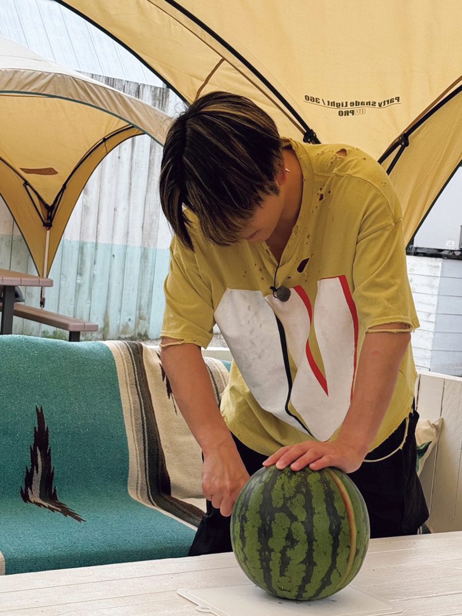 bitekicom's tweet photo. 今月の #NEWSな美意識 は
加藤シゲアキ×セミ艶メイク🪞

秋色に染まった加藤シゲアキさんがメンズメイクの初めの一歩を踏みだしました🍁

増田貴久さん、小山慶一郎さんの近況も！
🔗 https://t.co/RgJTPei00X https://t.co/q1wf0KllXd