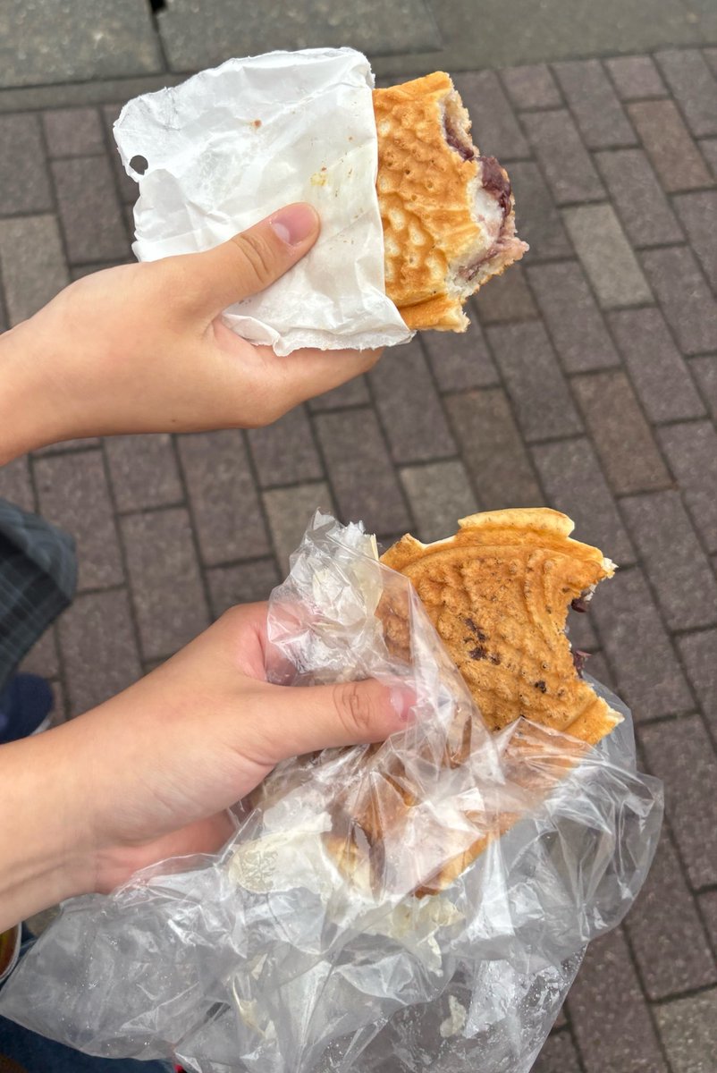 0class_botti's tweet photo. いっつもありがとうございますー！
チラシも置いていただきました！
白玉入り小倉、アイドル部と食べましたよ〜😊おいしかったです！ https://t.co/Q1QiNn6Vky