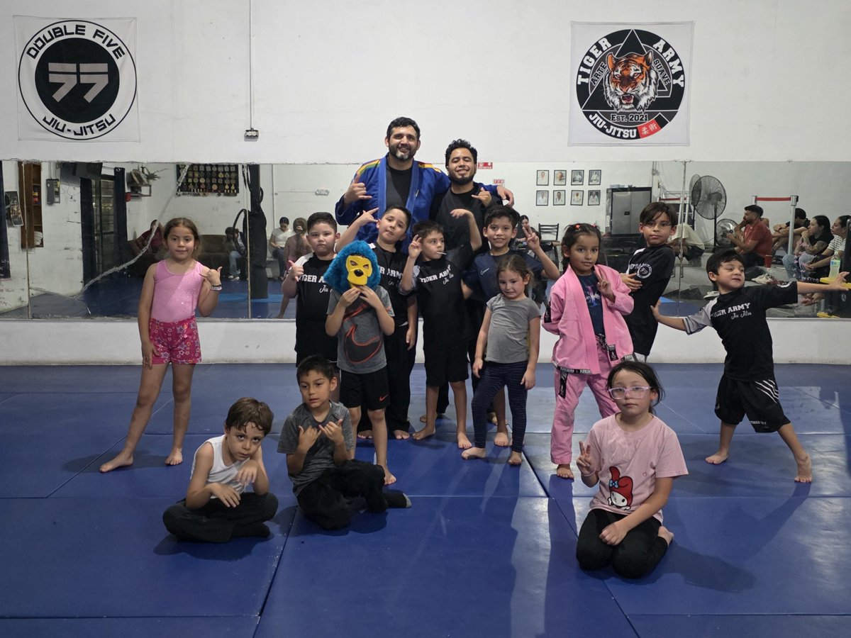 TigerArmyBJJ's tweet photo. Tiger Army Jiu-Jitsu 

(29/SEP/26´) 

#TigerArmyJiuJitsu #Bjj #BrazilianJiuJitsu #JiuJitsu #BjjMonterrey #Grappling #DoubleFiveJiuJitsu https://t.co/zB7kcr2zzF