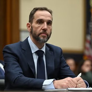 mmpadellan's tweet photo. Jack Smith did his job. 

He followed the facts and evidence, and found proof beyond a reasonable doubt that trump committed crimes. 

Today, Senate Republicans tried to discredit him for it. All that did was expose how desperate they are. 

I stand with Jack Smith. https://t.co/mEEzgfQhEc