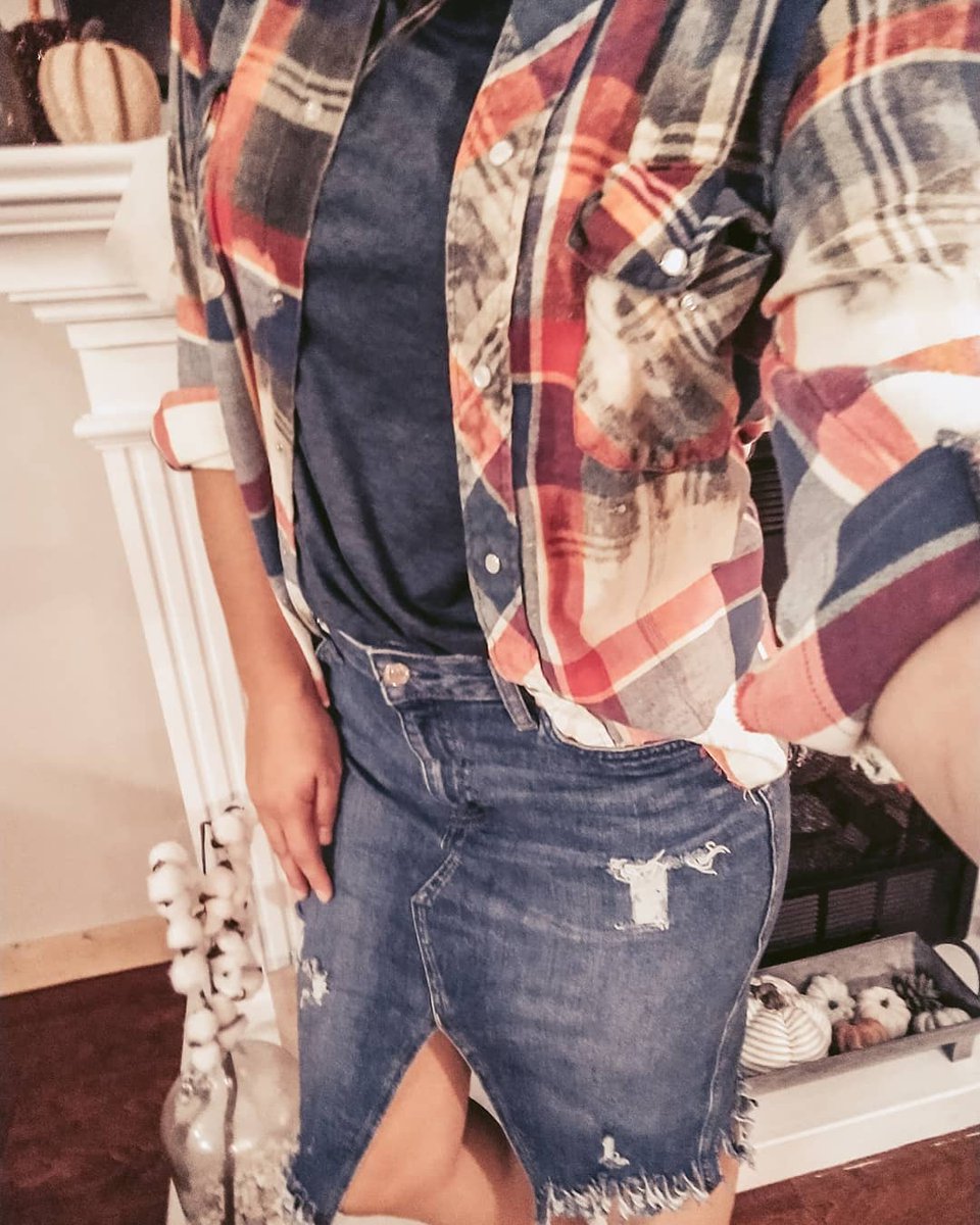 aylaesmer1's tweet photo. Sweaters, bonfires, hayrides, and flannels get me excited for cooler weather. Today I bleached some flannel shirts, and I seriously love how they turned out. https://t.co/kxmj6bl9bB