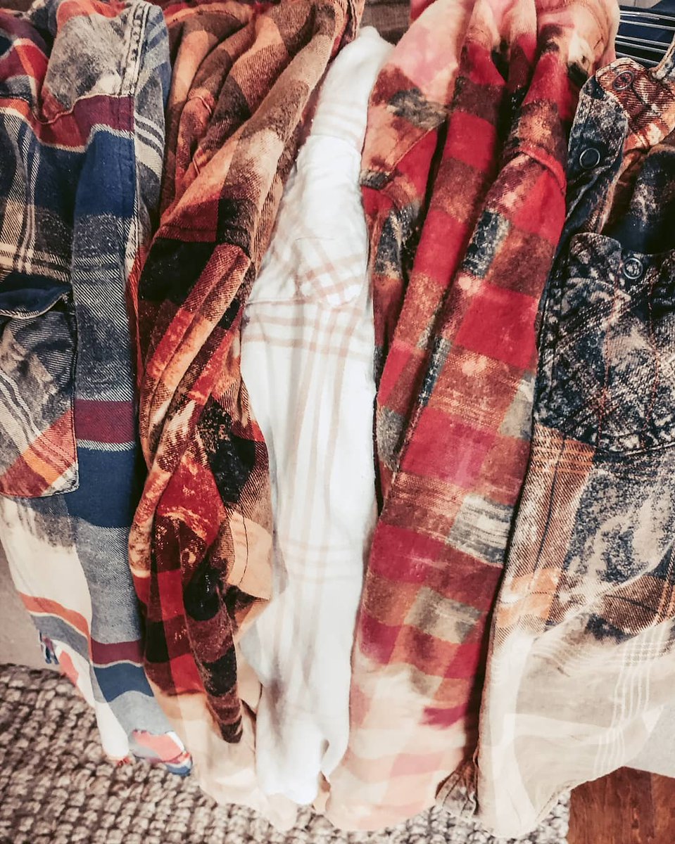 aylaesmer1's tweet photo. Sweaters, bonfires, hayrides, and flannels get me excited for cooler weather. Today I bleached some flannel shirts, and I seriously love how they turned out. https://t.co/kxmj6bl9bB