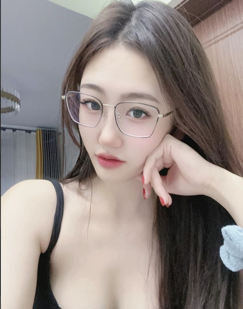 cheryl98an1's tweet photo. 老娘最后再说一遍，我不要门啊，我要什么门啊，想视频直接告诉我，我看到就发了，只是一直发不完啊，不需要你们支持我什么，点个赞留言 111就好了。 https://t.co/HtuBUDfxJq
