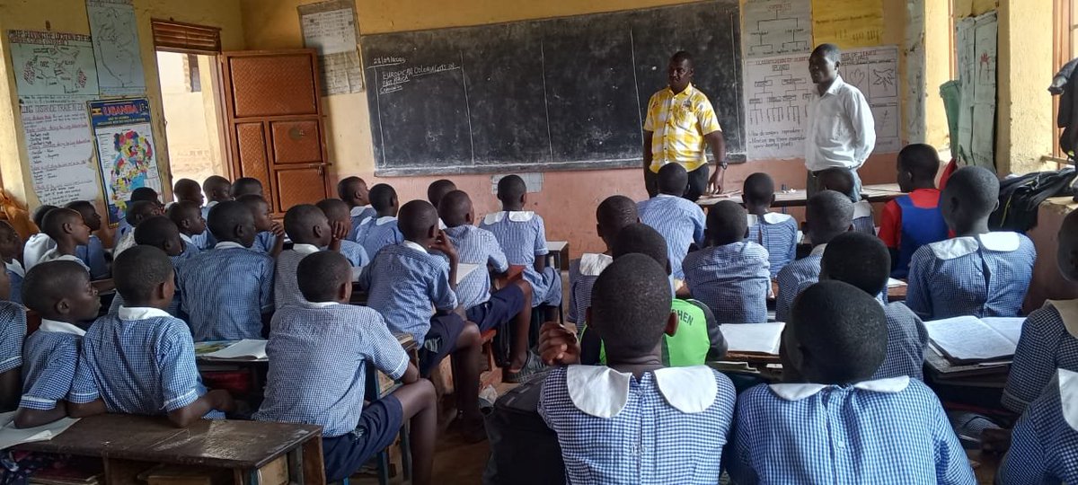katosserusiba25's tweet photo. Mr. Byaruhanga Seith visited Omuntebe Primary School, Kazo district in a move to assess the progress and key challenges the school face. 

The school administrators are grateful for the support from the government under Ministry of education which has enabled the pupils receive service in time and creating a learning environment for learners. 

This has in turn improved the performance of pupils. @KagutaMuseveni @JanetMuseveni
#JajjaKwesiva2031