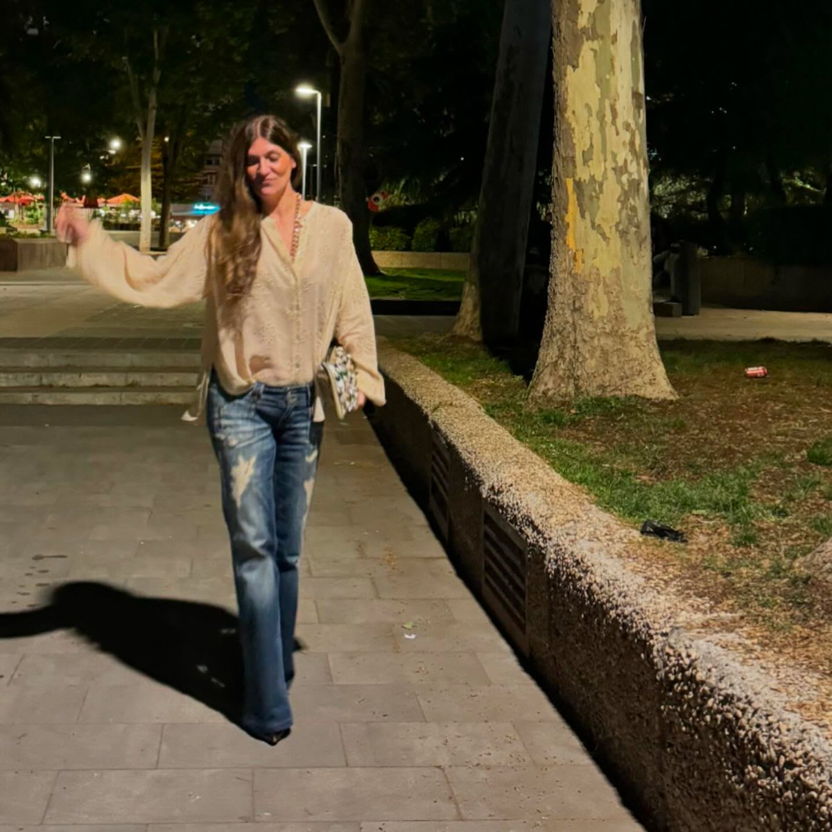 chantalracing's tweet photo. Night out: flared denim, a sheer floral blouse, and a buttoned handbag. Enjoy Sunday. https://t.co/Xo7bu3BI9s