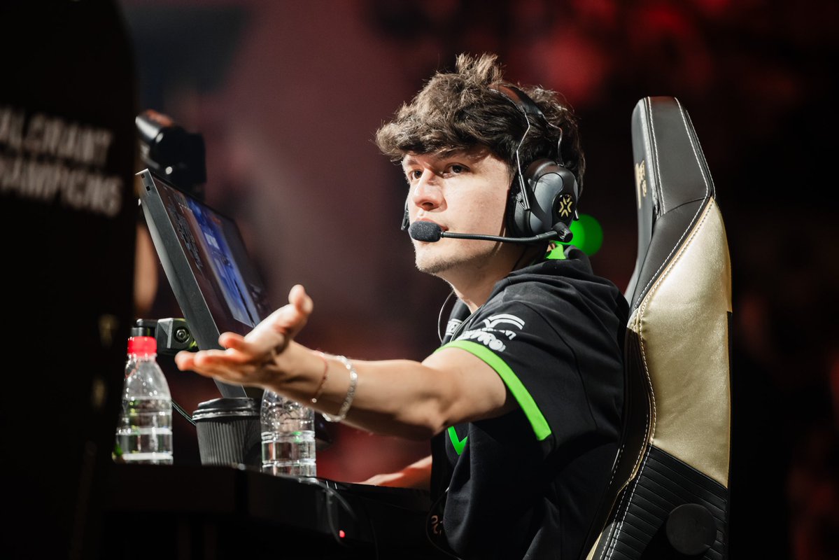 DarkerVL's tweet photo. Match day contra a @TeamVitalityVAL valendo vaga pros play offs as 6 horas da manhã do brasil 🇧🇷 4 🇨🇴 https://t.co/2LXF14dx51