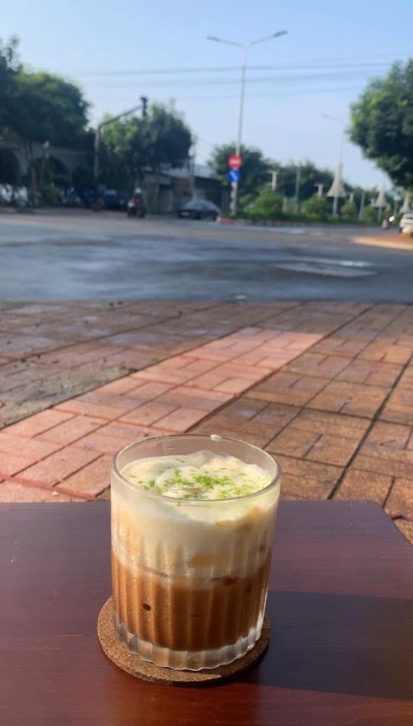 Louisb_crypto's tweet photo. Cafe chiều thứ 4 nè mọi người☕️☕️☕️
Mới mưa qua tí xíu, ra ngồi chụp chil ghê 🥰 mọi người đâu rồi cafe chiều nè🤗
#cafe #thu4 https://t.co/IUZbFTRIjB