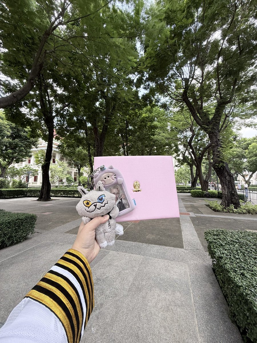praewaengjaa's tweet photo. เลโก้ พี่เรียนจบแล้วน้า
@realxlg https://t.co/jOn055TVcj