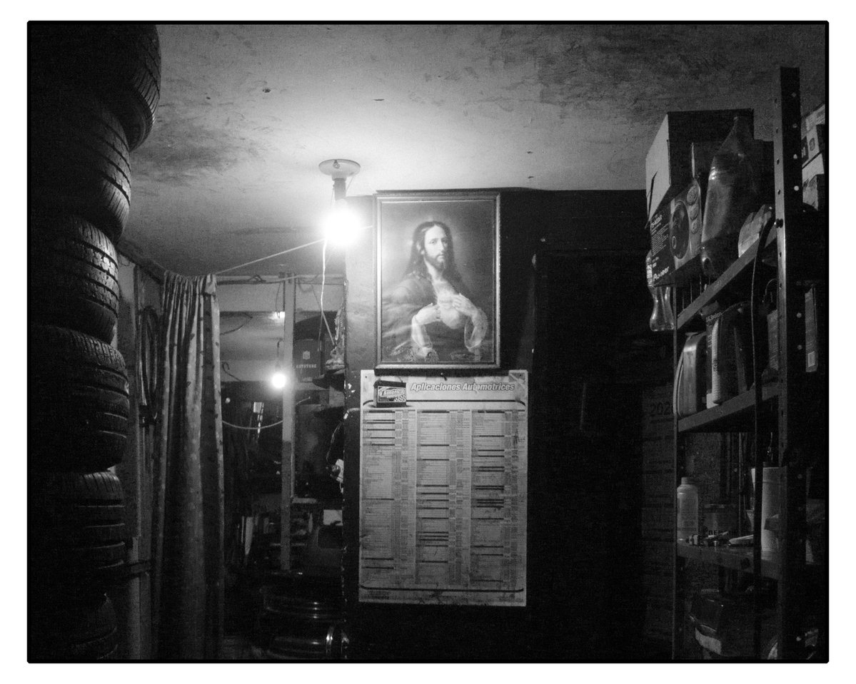 M_14's tweet photo. El juicio (las últimas evangélicas que yo soy ateo).

#streetphotography #Photography #PhotoOfTheDay #cdmx #bw https://t.co/ngpBkdbjmY