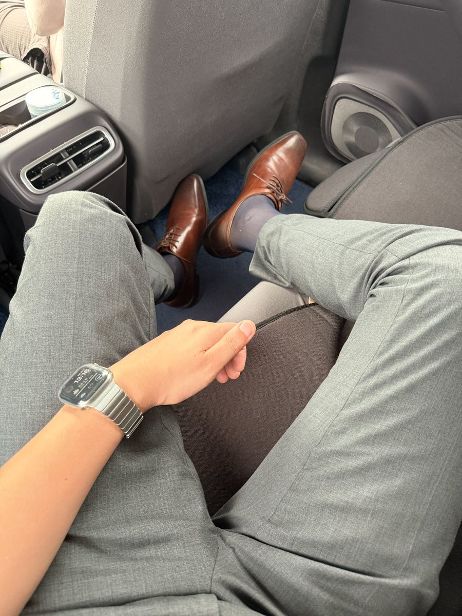 lintao1986's tweet photo. 好热🥵正装丝袜皮鞋人夫 https://t.co/xz2uXg3xl2