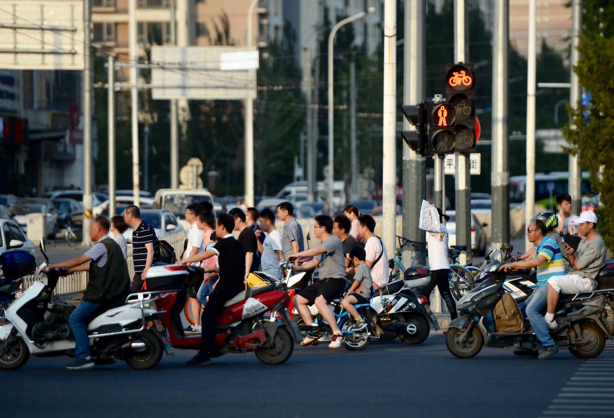SupiyantoRohmad's tweet photo. On a busy city street, a cyclist accidentally crashes into a pedestrian who jokes about being broke mid-rant.， https://t.co/HE2eiKIcJz