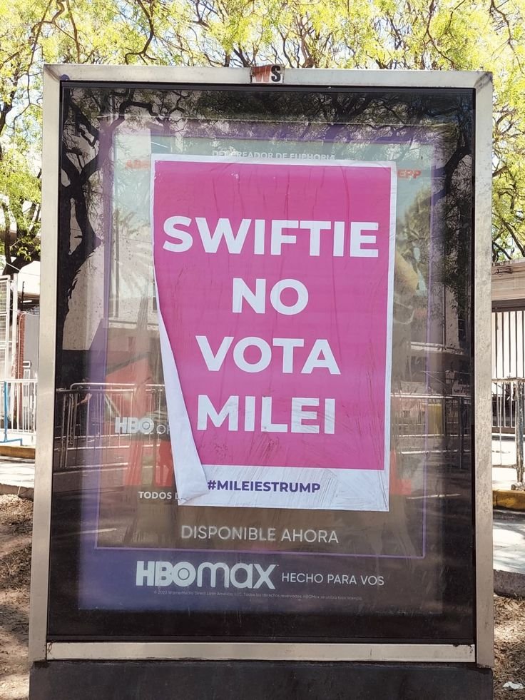 innerdoll's tweet photo. hermanas realmente con el nivel de exposición que van a tener los recitales mínimo hacer como las swifties y empapelar todo no podemos seguir retuiteando coreanos platinados nomás https://t.co/tGCSWQWHVM