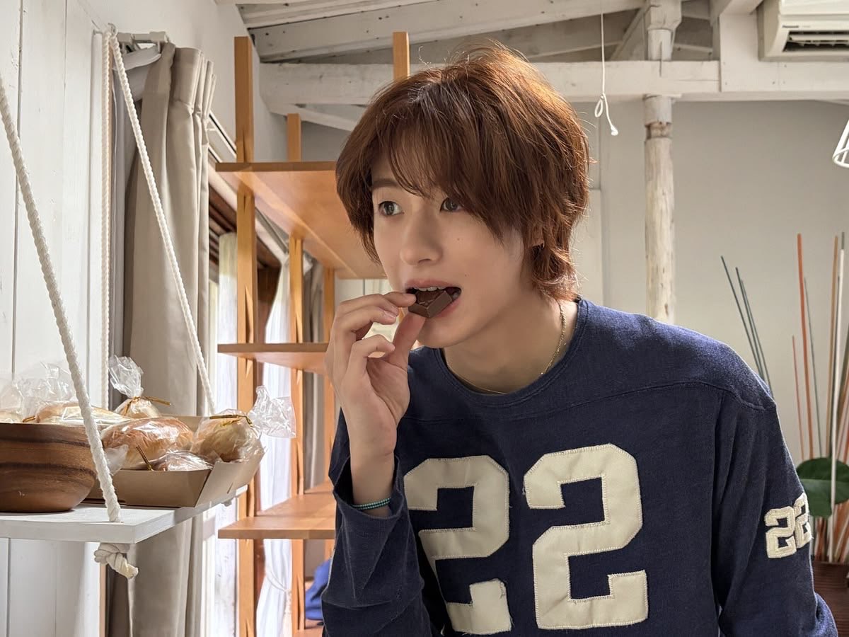 defecitstar's tweet photo. it’s a bird!!! it’s a plane!!! no it’s gay boy miyano! i think im alive or maybe you are hallucinating me but my first act is dying my hair which i think looks rad 😋! I’m officially joining a frat so i’ve collected all the infinity stones! #KMpledge https://t.co/x3dU0I74hE