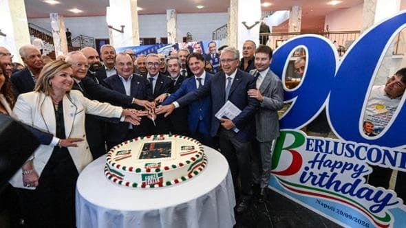 stevieansioso's tweet photo. Ma che è sta cafonata? https://t.co/4MCgspTML7