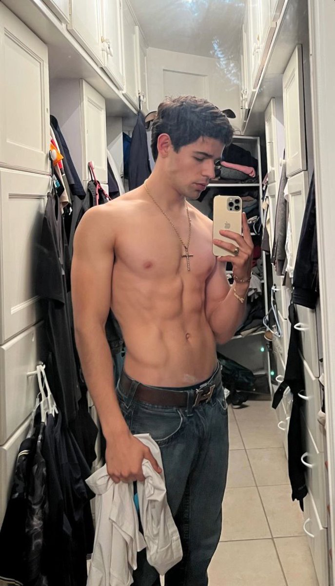 hashas1720's tweet photo. Emmanuel Valencia es tan perfecto 🥵🤤podría tomar su leche todos los días  #morbo #gay #xxx https://t.co/eN8OwPZEM5
