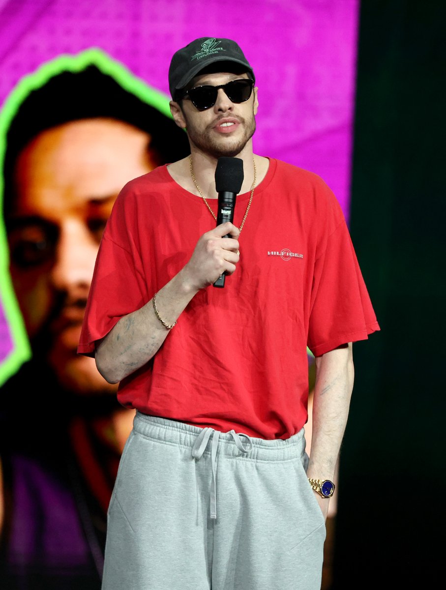 Variety's tweet photo. Pete Davidson thinks his “work and relevance” are “super overlooked” because of the personal life he lived in his 20s:

“What the f*ck do I have to do? And look, I get it — I’ve dated a lot of people. But so has everyone else! Everyone is f*cking everyone in this business! Everyone! And for some reason it’s zeroed in on me, and I can’t feel sorry for myself because I put myself in those situations, but everyone else is doing it. I was in my 20s. Am I not supposed to f*ck around and do drugs and have fun and be in Hollywood like everybody else? Sorry, everyone!”

https://t.co/SEnsT0Iggp
