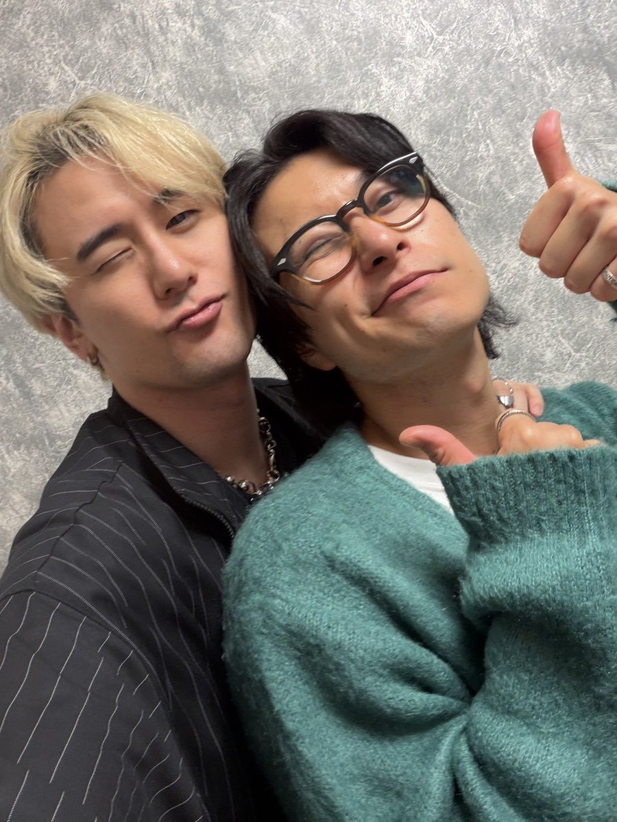 kawasaki_ysk's tweet photo. 『川﨑優作のサシ飲みッ！』
RAITA CHANNELとのコラボ放送ありがとうございました！
全てを受け入れ包みこんでくれる親友ちゃん。
川﨑は雷太に支えられて生きています。
楽しい時間をありがとう！
ご視聴ありがとうございました⚡︎ https://t.co/1oAFvIyv6V