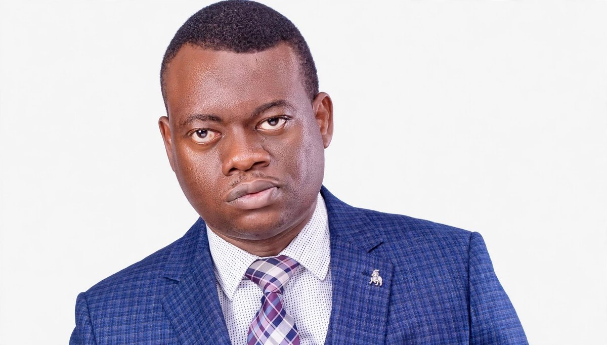 mrbanksssss's tweet photo. @instablog9ja Only you your eyes no dey together, Only you your hairline don shift post 
Only you your mouth bend go one side.
 Retarted human😭 https://t.co/Q3awHFYrVj