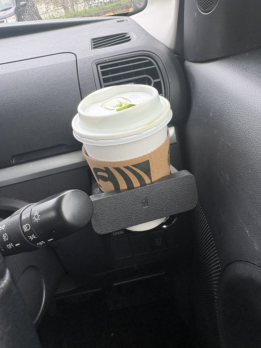 tgn_5642's tweet photo. スタバであったかいのを買う季節がやってきた https://t.co/bwsXrSahWL