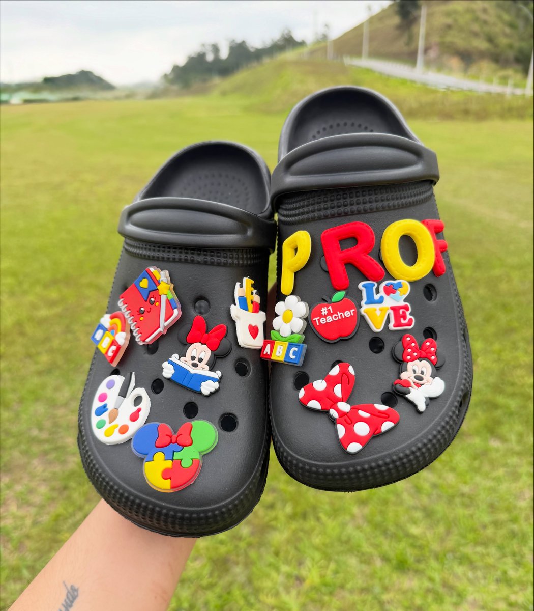 talk1the1man's tweet photo. Photo by Artesanato da cabeça aos pés on August 25, 2026. May be an image of sandals, baby shoes, and text. https://t.co/DOZAIxL4Ux
