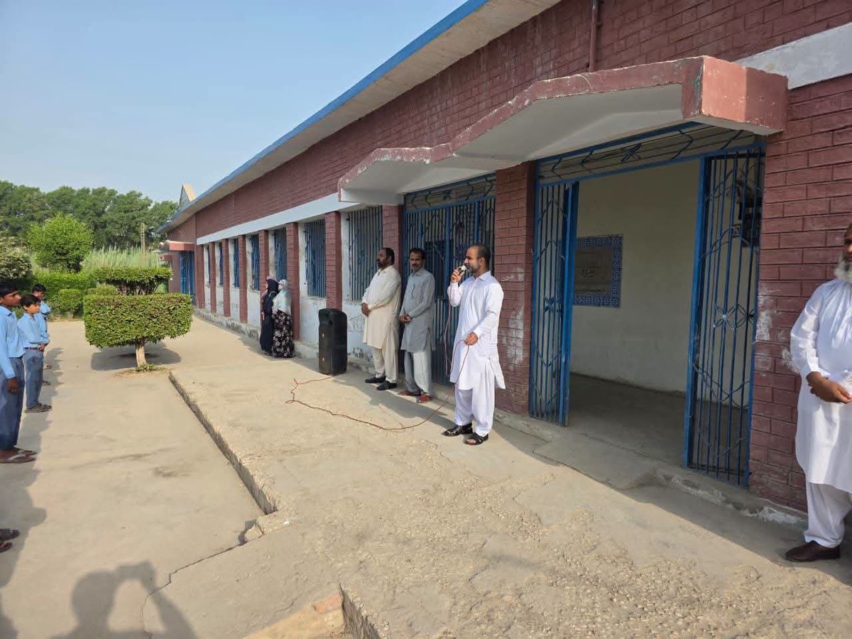 AbbdulsalamR's tweet photo. Glimpses of Morning Assembly at Govt Boys Higher Secondary School Khuhra, Taluka #Gambat, District Khairpur.
Students actively participate in morning activities that promote discipline, confidence, and a positive learning environment.
#MorningAssembly
#SindhSchoolsReimagined https://t.co/pLBBsBOGZi