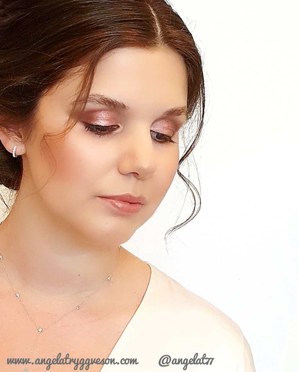 3eggface's tweet photo. Wedding makeup inspiration. Sophisticated natural bridal makeup for the beautiful bride Emma. Makeup by Angela Tryggveson. https://t.co/7ZhPdyhRgy