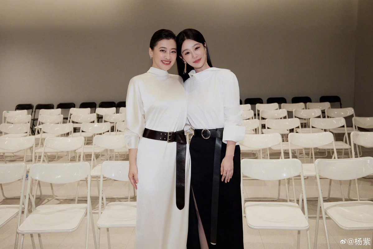 Yvonne55771249's tweet photo. #YangZi Weibo latest update about #BornToBeAlive winning 33rd GEA Best drama award 🌳🫶🏼 https://t.co/QLofSS0Bio