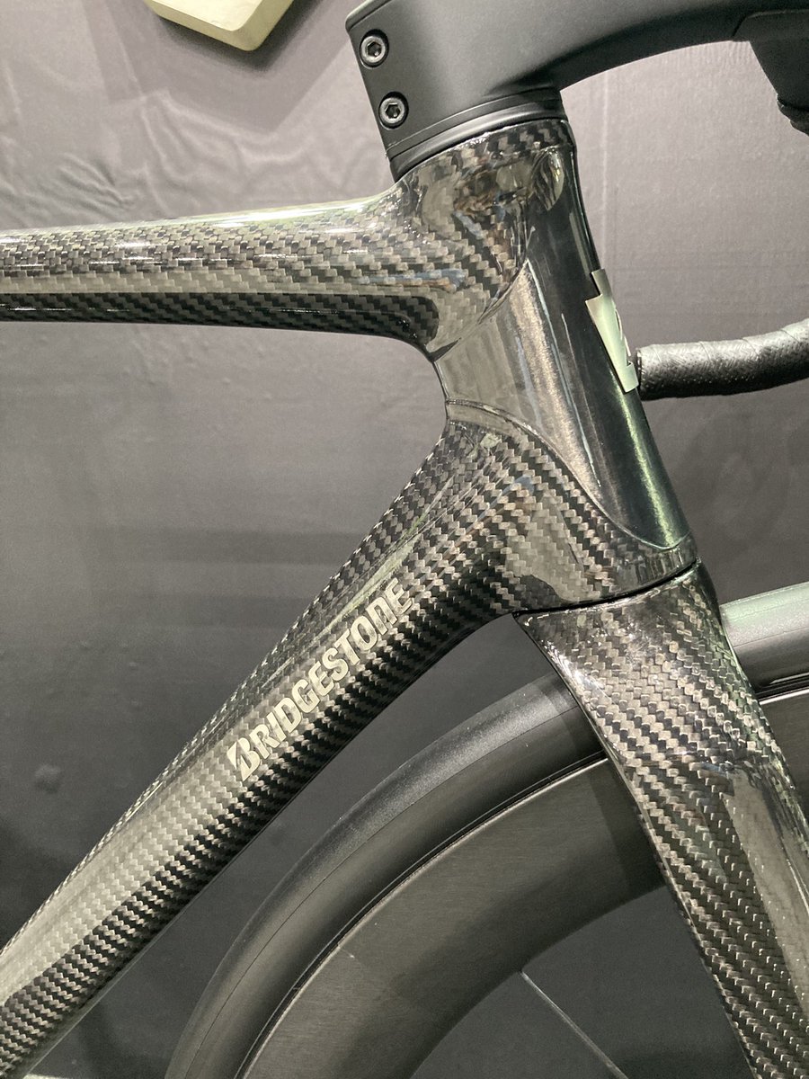 CYCLECUBE_JP's tweet photo. お次は有明のJAPAN BIKE SHOW。

ANCHORブースに有ったのはアンカーレーシングバイクの原型とも言えるNEOCOTクロモリを基に作られたコンセプトモデルRNC9！
（まだ発売されるかどうかも全く未定です） https://t.co/HlH1E4OhHM