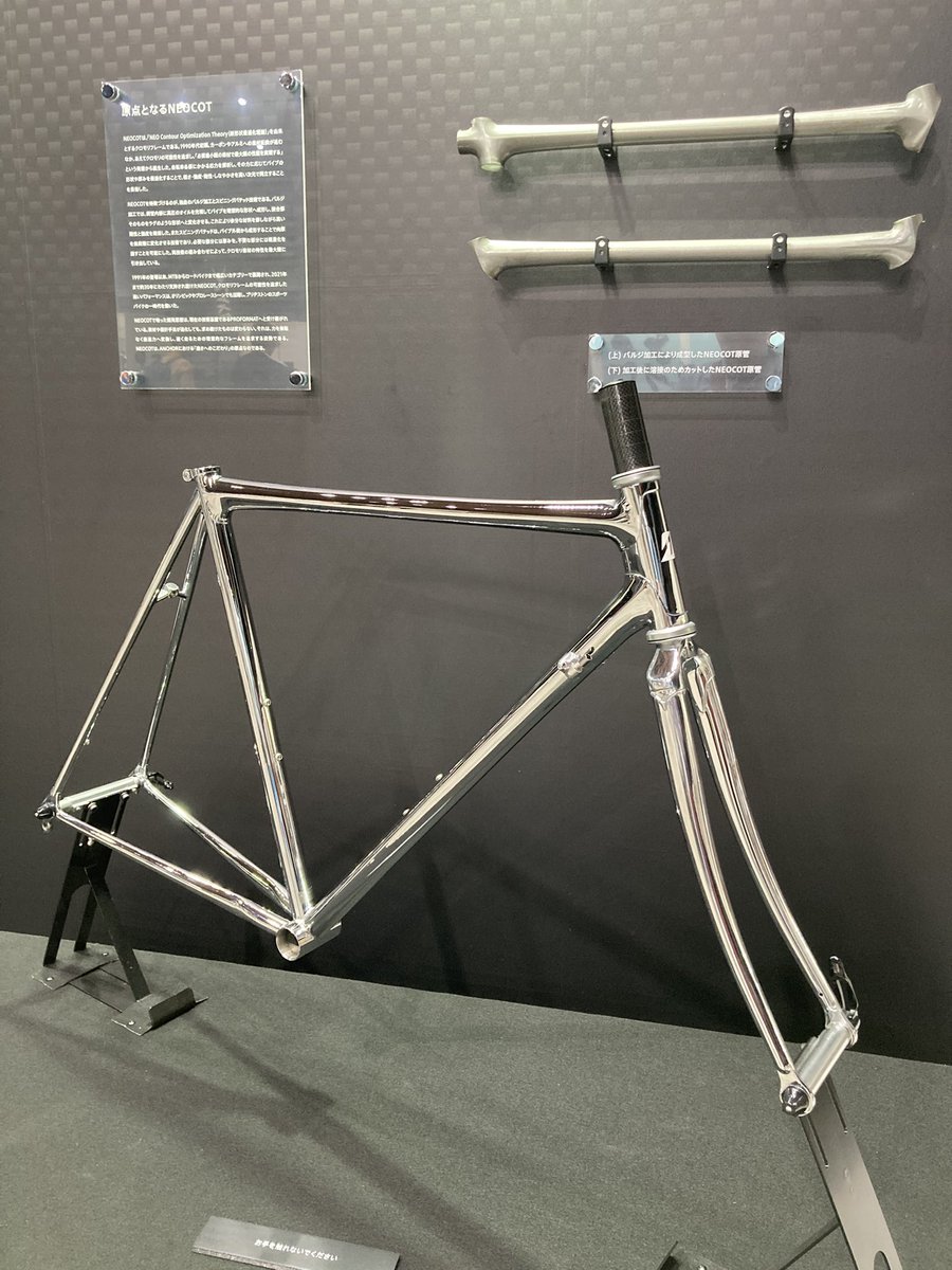 CYCLECUBE_JP's tweet photo. お次は有明のJAPAN BIKE SHOW。

ANCHORブースに有ったのはアンカーレーシングバイクの原型とも言えるNEOCOTクロモリを基に作られたコンセプトモデルRNC9！
（まだ発売されるかどうかも全く未定です） https://t.co/HlH1E4OhHM