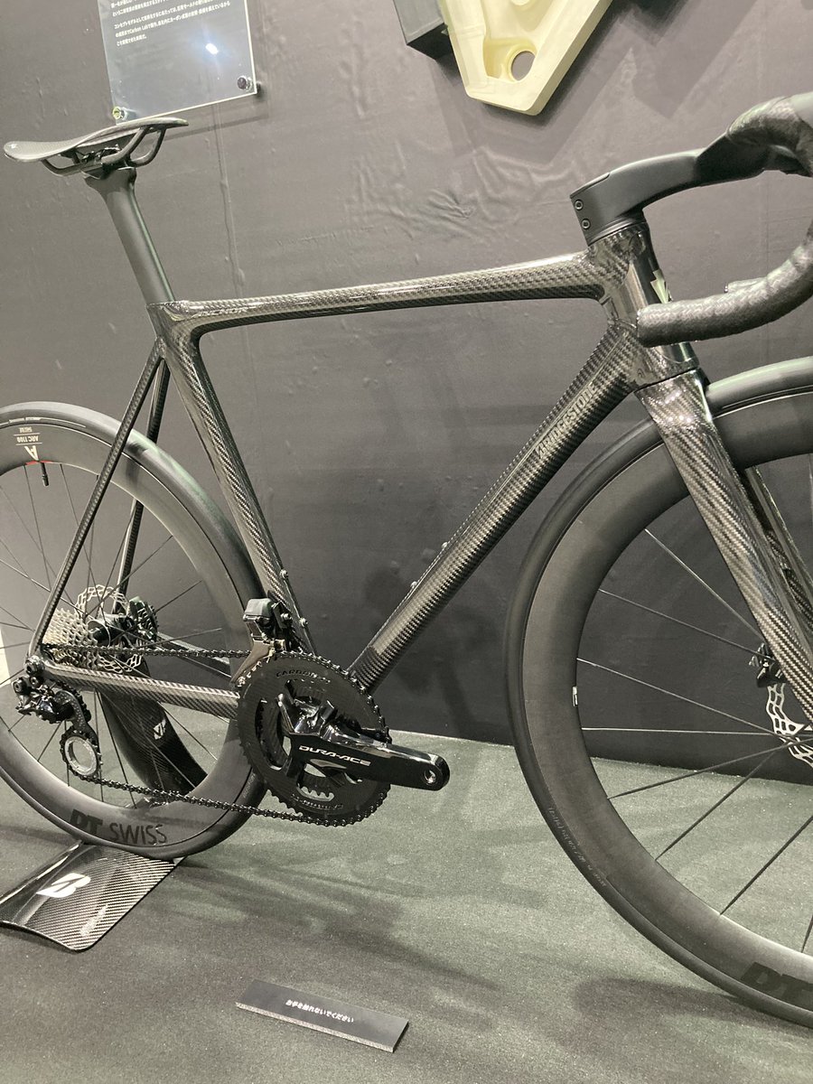 CYCLECUBE_JP's tweet photo. お次は有明のJAPAN BIKE SHOW。

ANCHORブースに有ったのはアンカーレーシングバイクの原型とも言えるNEOCOTクロモリを基に作られたコンセプトモデルRNC9！
（まだ発売されるかどうかも全く未定です） https://t.co/HlH1E4OhHM