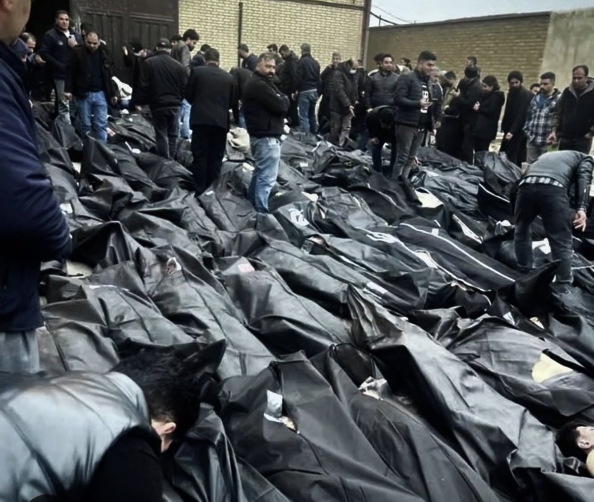 chitsanewsh's tweet photo. از او بگو به دنيا… اى شاهدِ غروبان!🥀💔

#IranMassacre‌ https://t.co/IXqS1enAOF