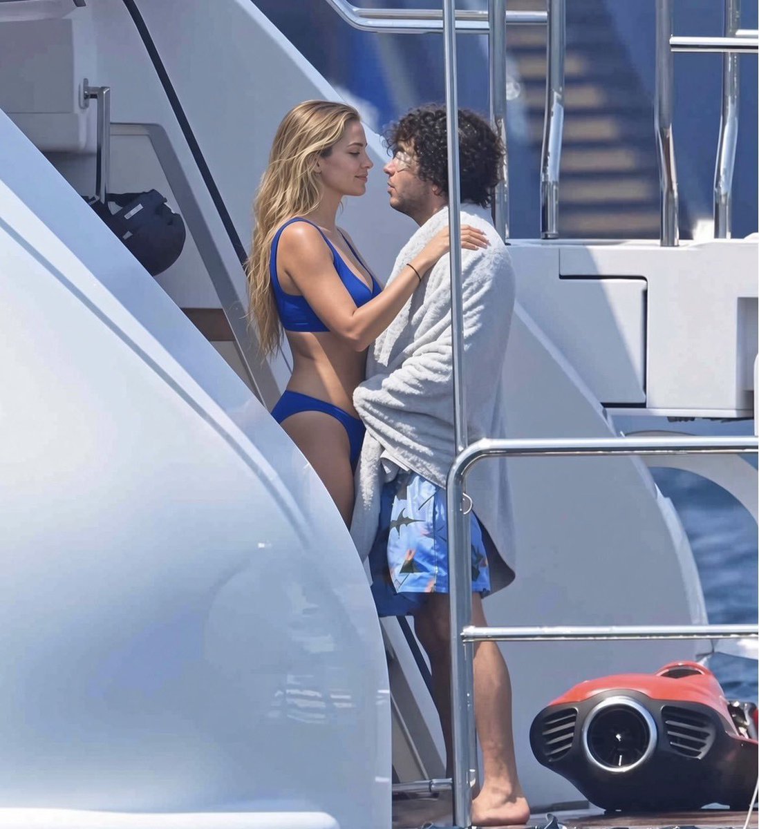 Fortunecggp's tweet photo. Selena Gomez took to Instagram Live in tears, revealing that Benny Blanco left her in Italy for a romantic vacation with a 21-year-old TikTok influencer.

"I’m so heartbroken right now," she shared. "I put everything and tolerated many of his cheating this isn't the first time... I’m so done with this marriage I’m packing out and moving to a new apartment in New York 💔💔☹️💔