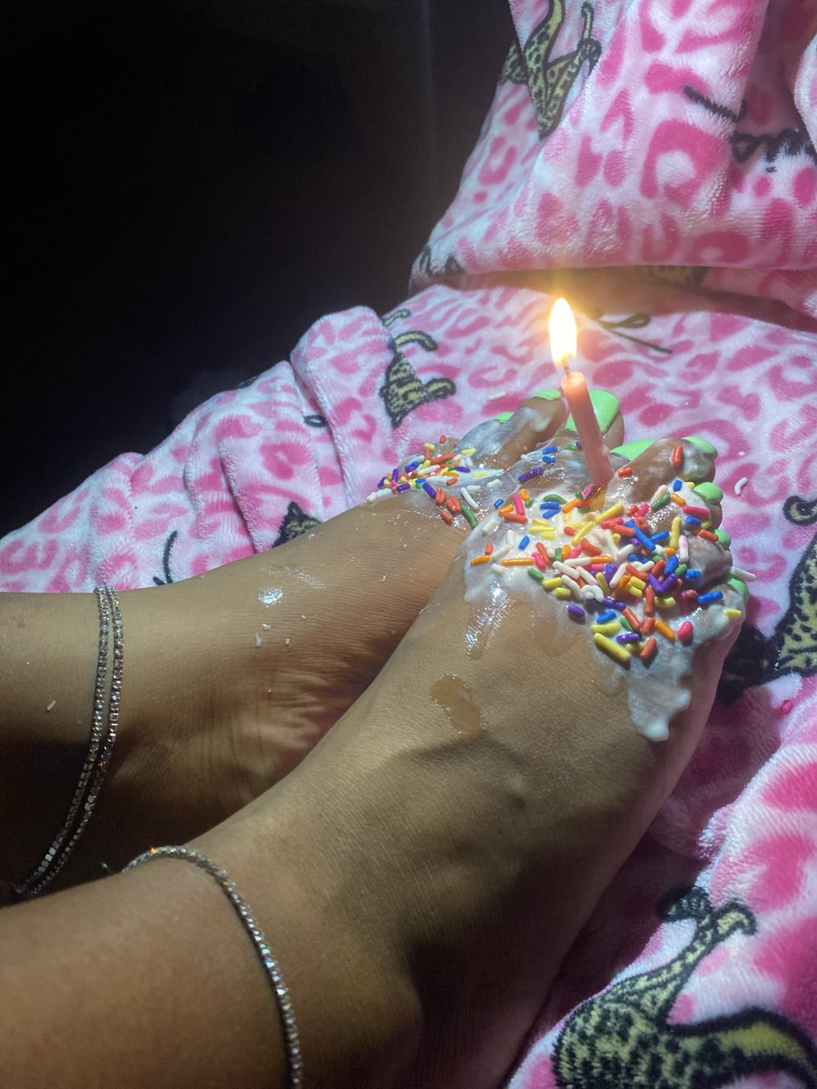 BigbootyGal23's tweet photo. Make a wish Daddy 🤤🦶🏽👅💦 https://t.co/mkHzPos5xv