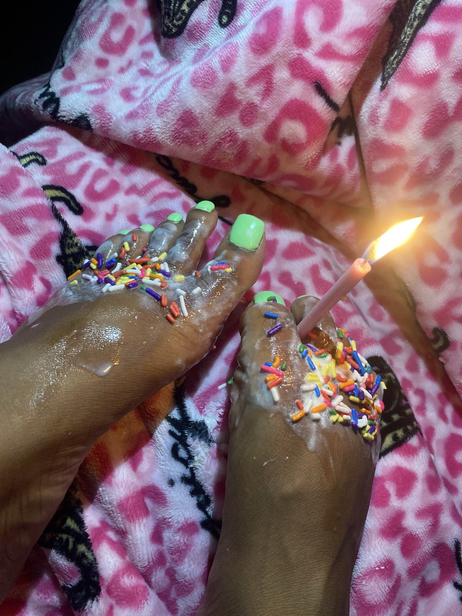 BigbootyGal23's tweet photo. Make a wish Daddy 🤤🦶🏽👅💦 https://t.co/mkHzPos5xv