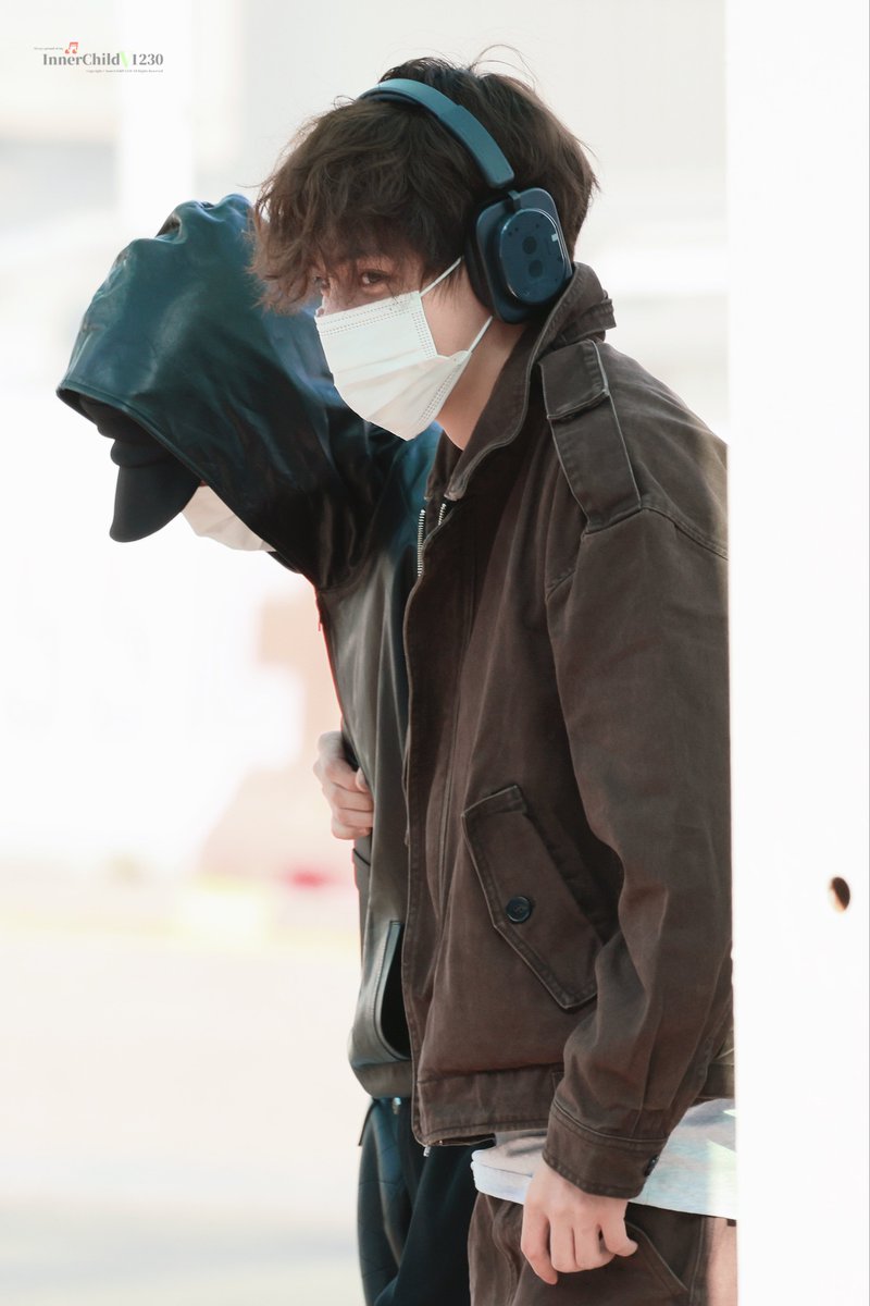 InnerChildVtete's tweet photo. 260930 🥺🤎

#태형 #V #TAEHYUNG #BTSV #방탄소년단뷔 https://t.co/75wGnt6ctl