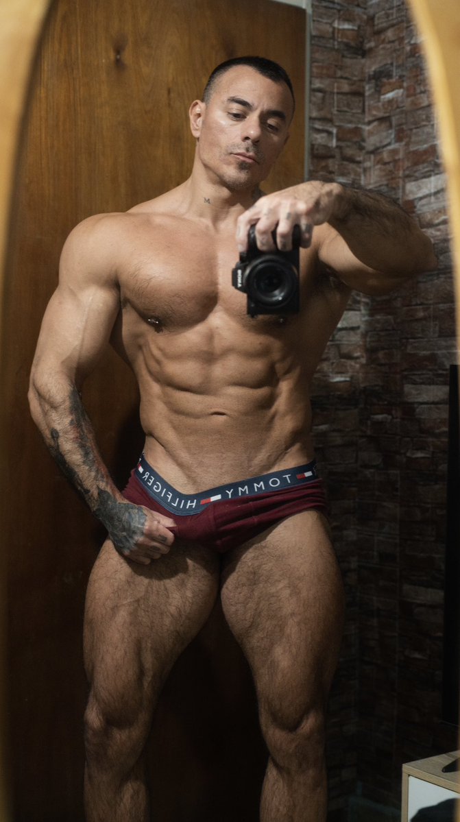 Francisxxx666's tweet photo. Follow me on my onlyfans: https://t.co/Rp99Yrb9ba #onlyfans #onlyfansx #bodybuilding #Bodybuilders #MUSCLEGOD #muscle #muscleart #nakedfitness https://t.co/VXoGjG6PSd