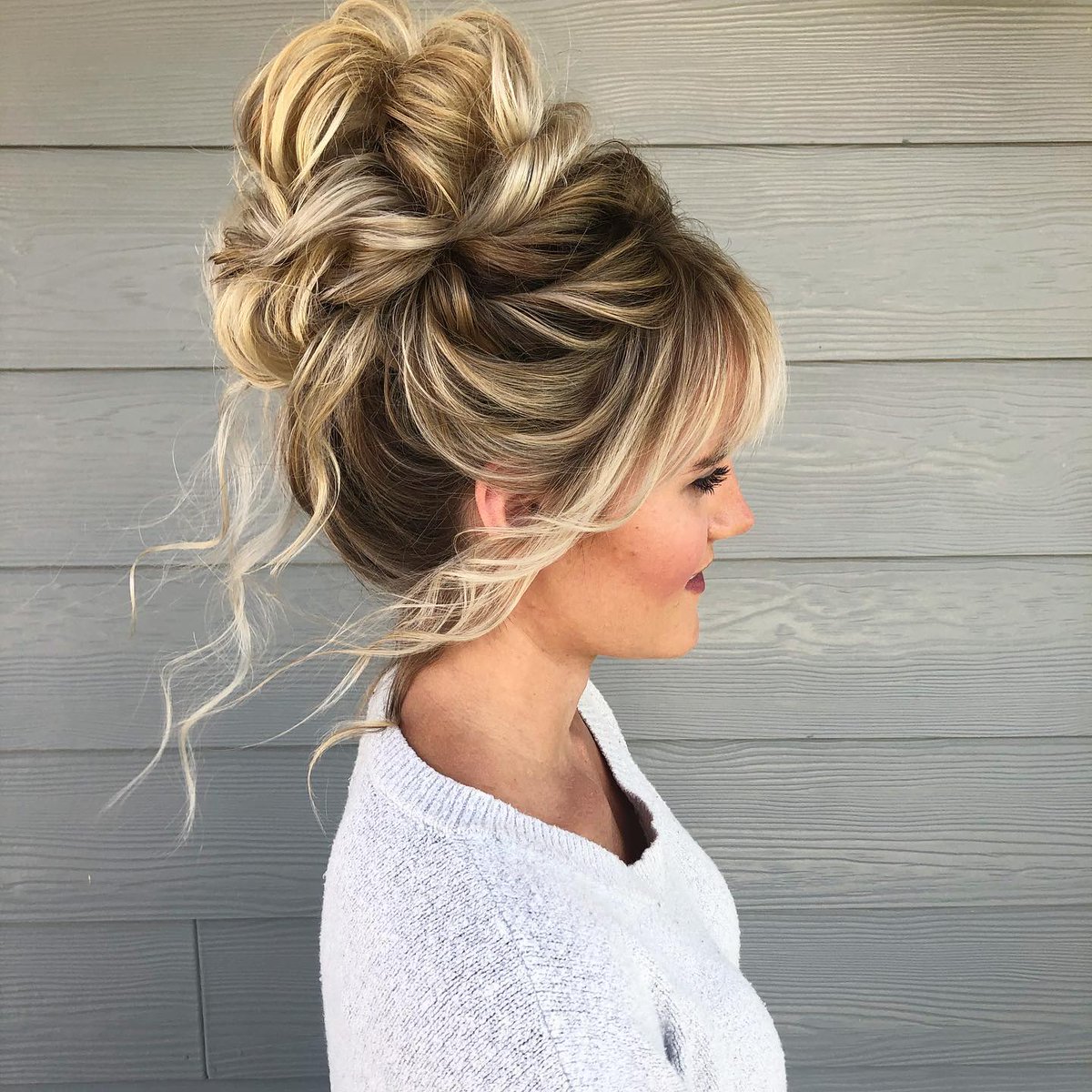 pokerivan's tweet photo. Would you look at that—all that dimension. Color truly matters in a hairstyle. Highlights and lowlights add depth, movement, and make twists, braids, and buns pop. This style is one of my favorites—and one of the most challenging to master. https://t.co/9PdDhL3WHc