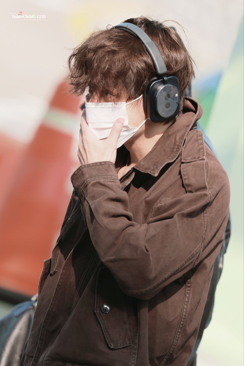 InnerChildVtete's tweet photo. 260930 🎧

#태형 #V #TAEHYUNG #BTSV #방탄소년단뷔 https://t.co/Ei6aUbA6Jp