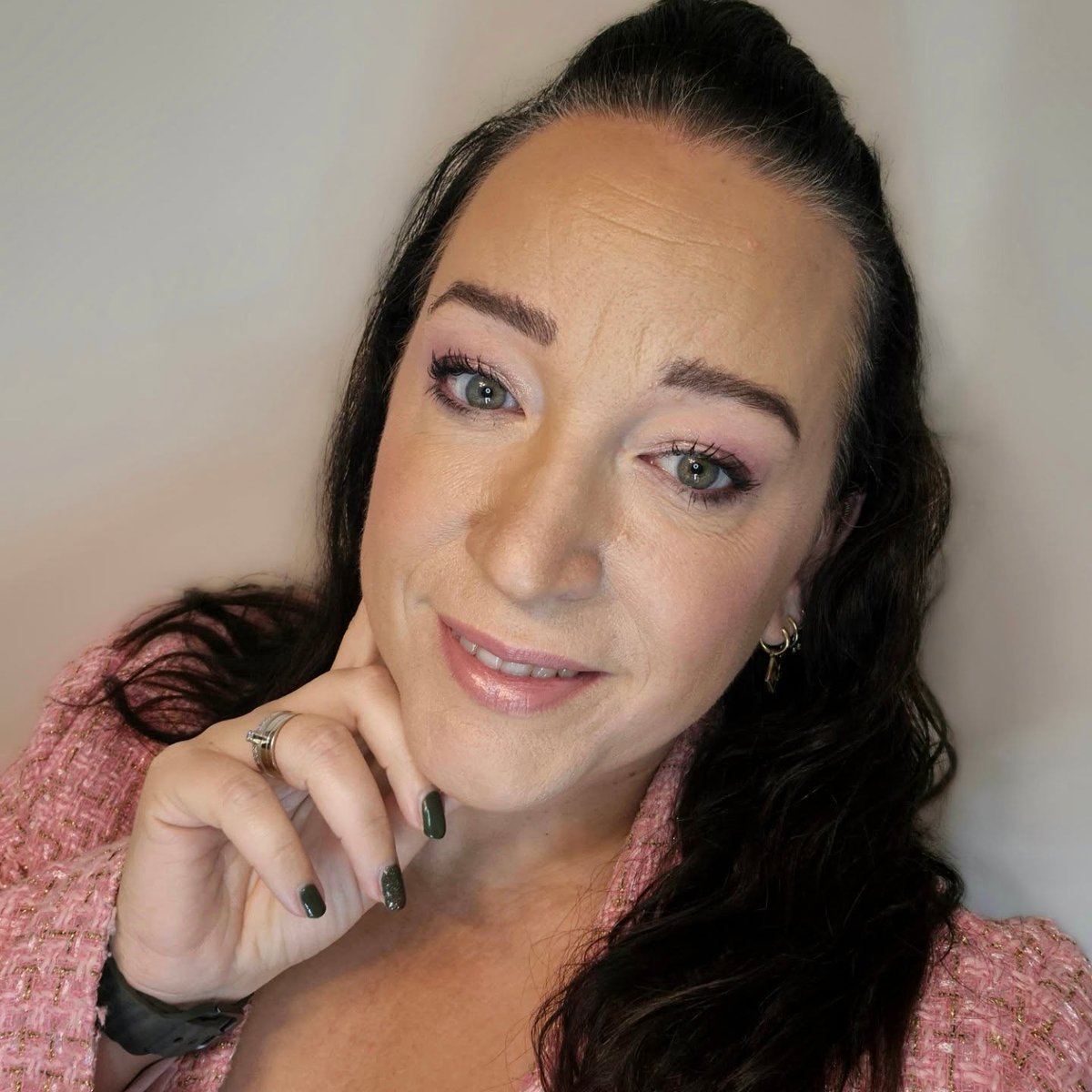 Bullet_heat's tweet photo. FACE 
Plump Right Back Primer - NYX Cosmetics Benelux 
Unreal Skin Sheer Glow Tint Hydrating Foundation Stick - 2 Fair Charlotte Tilbury 
Skin Radiant Concealer - 2 Fair Charlotte Tilbury 
Loose Mineral Foundation - 2. 5 Cent Pur Cent 
Filmstar https://t.co/tRM6F2NnHq