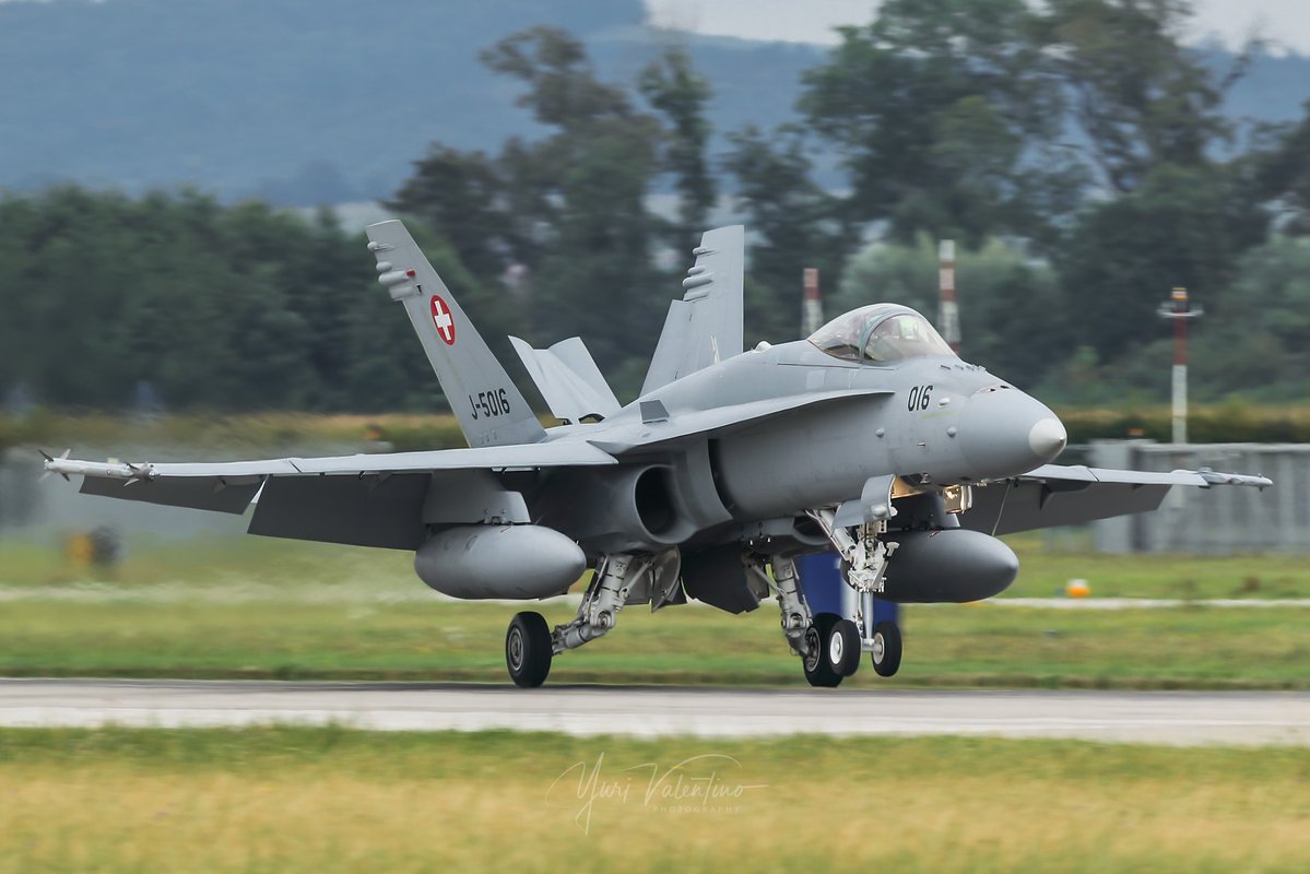 Qipo_1306's tweet photo. . 2024/09/04
스위스 공군
맥도널 더글러스 F/A-18C 호넷
J-5016
LSMP - 파예른 공군기지 https://t.co/j1WfJxeY6m