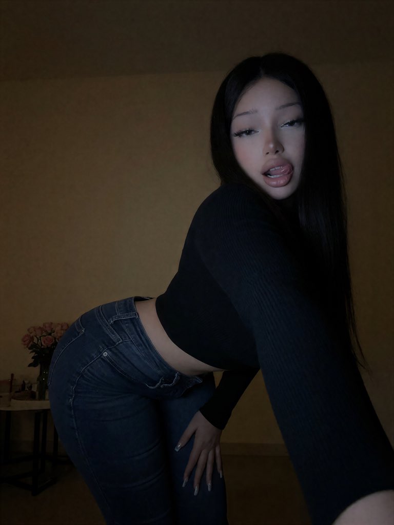 meowmacaronb's tweet photo. hi weirdo wyd https://t.co/agrkontR7B