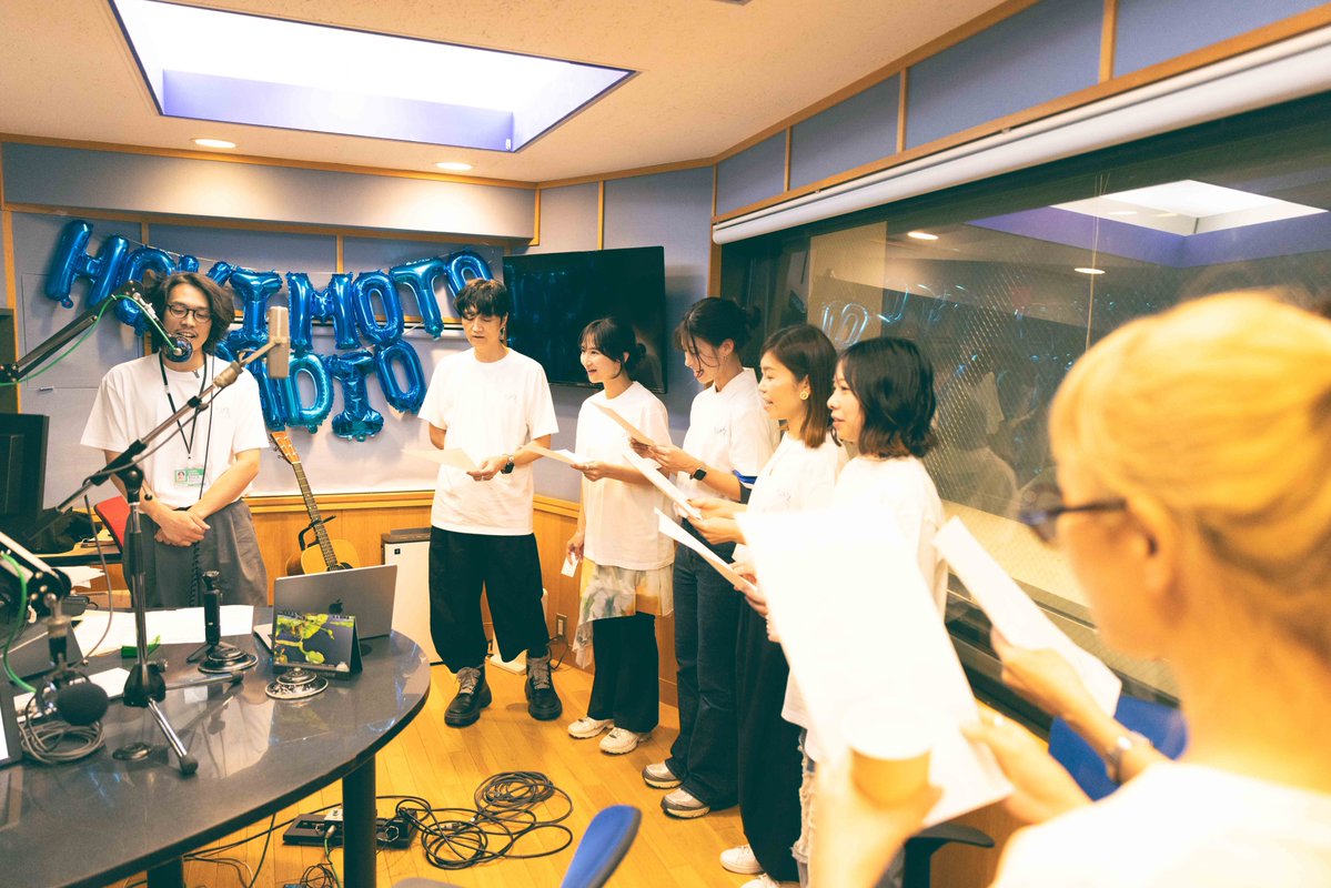 FM802_timefree's tweet photo. 【タイムフリー今日まで聴けます🎧】

MUSIC FREAKS
#ホキモトラジオ 最終回卒業スペシャル！

▽歌って歌って歌いまくる！
▽オールスターズと一緒に卒業ソング大合唱！

前半▼
https://t.co/NinIevh101
後半▼
https://t.co/yXheEmjYv8 https://t.co/QESolknfzK