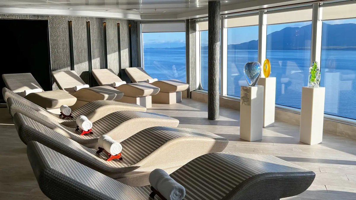otter805's tweet photo. Relaxation, elevated 💧✨ Glowing hot tubs, a stunning pool, and endless lounge chairs — the spa deck on the Koningsdam is the perfect place to unwind between ports. #HollandAmerica #Koningsdam #CruiseLife #SpaDay #AtSea https://t.co/R8JYS67KP9