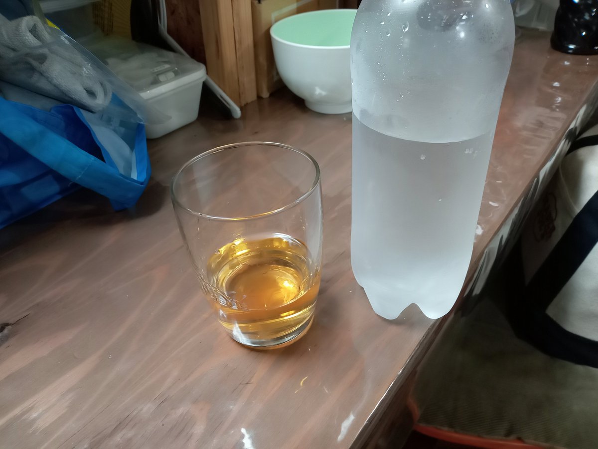 excitingpepee's tweet photo. 今年の6月に仕込んだ #梅酒 が美味しい♪

ストレートで飲んでしまいたいが、25度の焼酎 #閻魔 から作っているので、お腹の中で水で薄める。

来年は1.8L×3本分くらい仕込もうかな。 https://t.co/Fr8xXIYcU4