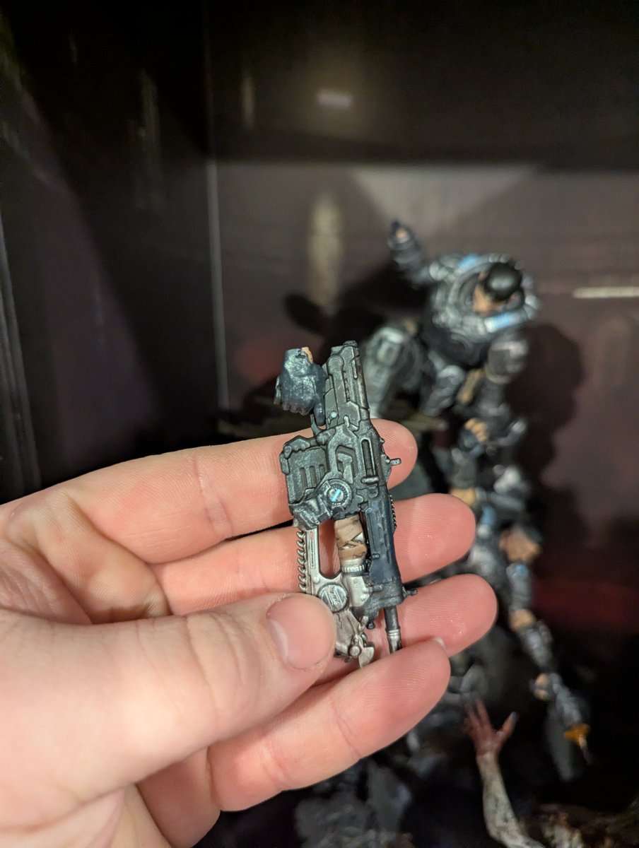 ghostbuu99's tweet photo. @XBOX @CoalitionGears @GearsofWar @Microsoft @asha_shar
-
I can't believe this. I bought the Gears of War E Day Collectors Edition the week it got announced.

I've been looking forward to this ever since and I finally got it today( I didn't open it till literally 5 mins ago because I had work and just gave me something to look forward to when I got out.)

I just opened it and once I got to the statue ... It was broken. Granted it's a small break but I spent $299 on this and to have it broken just killed me :( don't know what I can do other than glue it but this blows a lot but I'm still hyped for the game this Thursday ❤️
