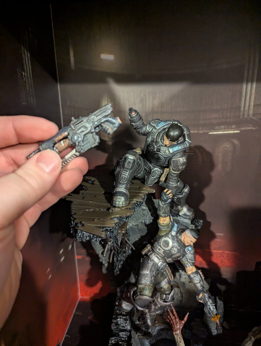 ghostbuu99's tweet photo. @XBOX @CoalitionGears @GearsofWar @Microsoft @asha_shar
-
I can't believe this. I bought the Gears of War E Day Collectors Edition the week it got announced.

I've been looking forward to this ever since and I finally got it today( I didn't open it till literally 5 mins ago because I had work and just gave me something to look forward to when I got out.)

I just opened it and once I got to the statue ... It was broken. Granted it's a small break but I spent $299 on this and to have it broken just killed me :( don't know what I can do other than glue it but this blows a lot but I'm still hyped for the game this Thursday ❤️
