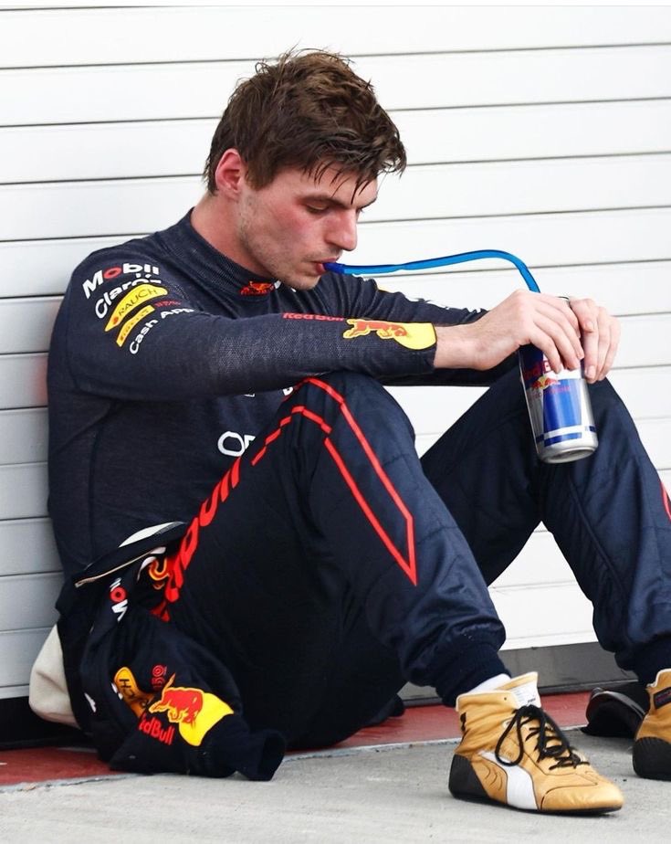 ILOVEYOU15432's tweet photo. ขอถวายพระพรแด่ Max Emilian Verstappen
เนื่องในวันคล้ายวันพระราชสมภพ ขอพระองค์ทรงพระเจริญยิ่งยืนนาน ทรงพระเกษมสำราญ และทรงครองบัลลังก์แห่ง Formula 1 ตลอดไป 🫡👑🏎️ https://t.co/wiZIenU37y